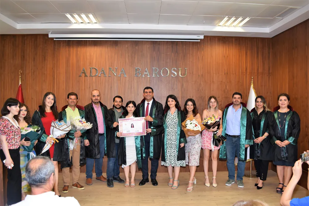 ADANA BAROSU’NDA RUHSAT HEYECANI VE MUTLULUĞU YAŞANDI AVUKATLIK RUHSATLARINI ALARAK CÜBBE GİYME HAYALİNEKAVUŞTULAR.