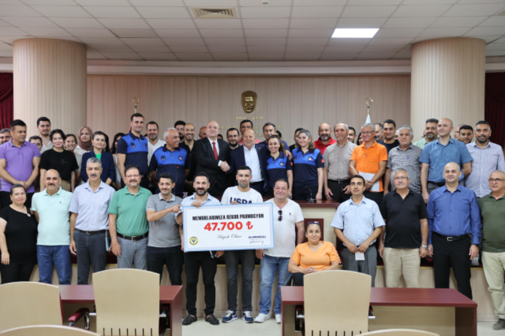 ALİ DEMİRÇALI’DAN PERSONELİNE TÜRKİYE REKORU PROMOSYON
