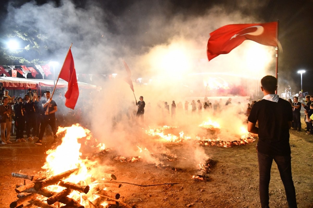 ÇOCUK ŞENLİĞİ’NİN İLK GÜNÜ GENÇLİK KONSERİ İLE TAMAMLANDI