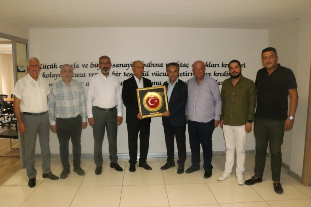 KARSLIOĞLU: KAMU BANKALARI DA TAŞIN ALTINA ELİNİ KOYMALI