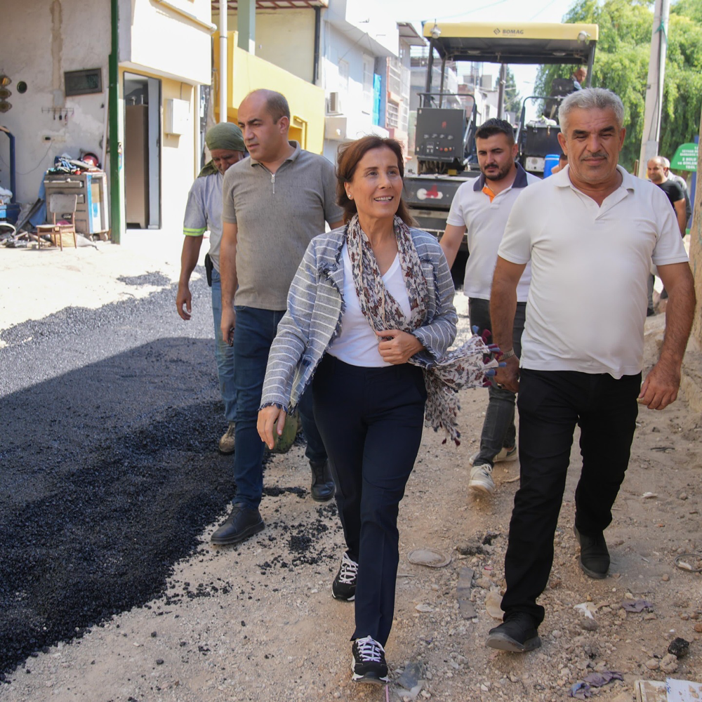 SEYHAN’DA ASFALTLAMA İŞLERİ DEVAM EDİYOR