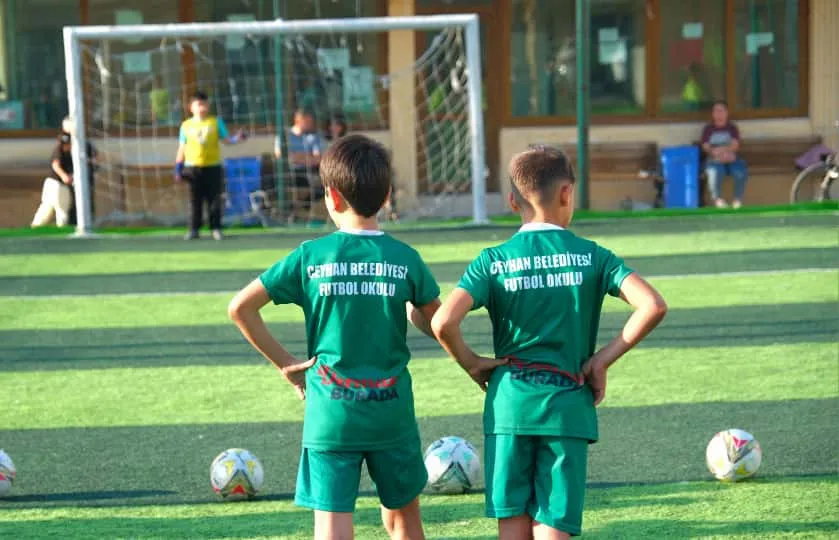 Ceyhan Belediyesi’nin Ücretsiz Futbol Kursları Yoğun İlgi Görüyor