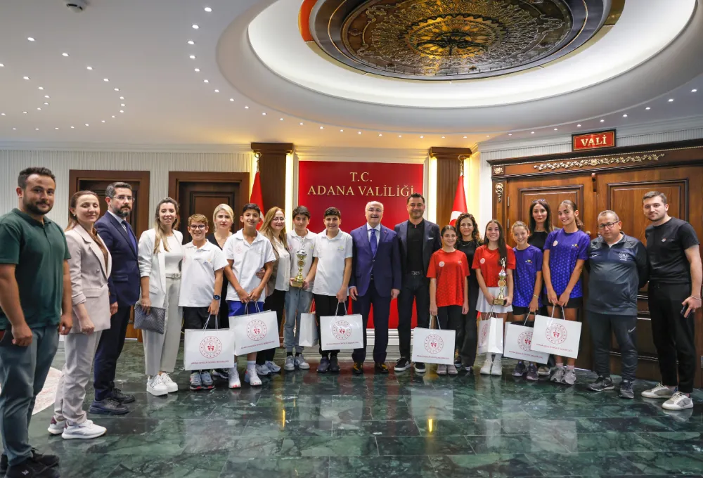 VALİ KÖŞGER, ANADOLU YILDIZLAR LİGİ TENİS TÜRKİYE ŞAMPİYONASI’NDA DERECE YAPAN SPORCULARIMIZI KABUL ETTİ