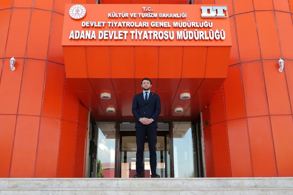 Adana Devlet Tiyatrosundan Sezona Muhteşem Başlangıç: Perde Açıldı, Salonlar Doldu Taştı!.