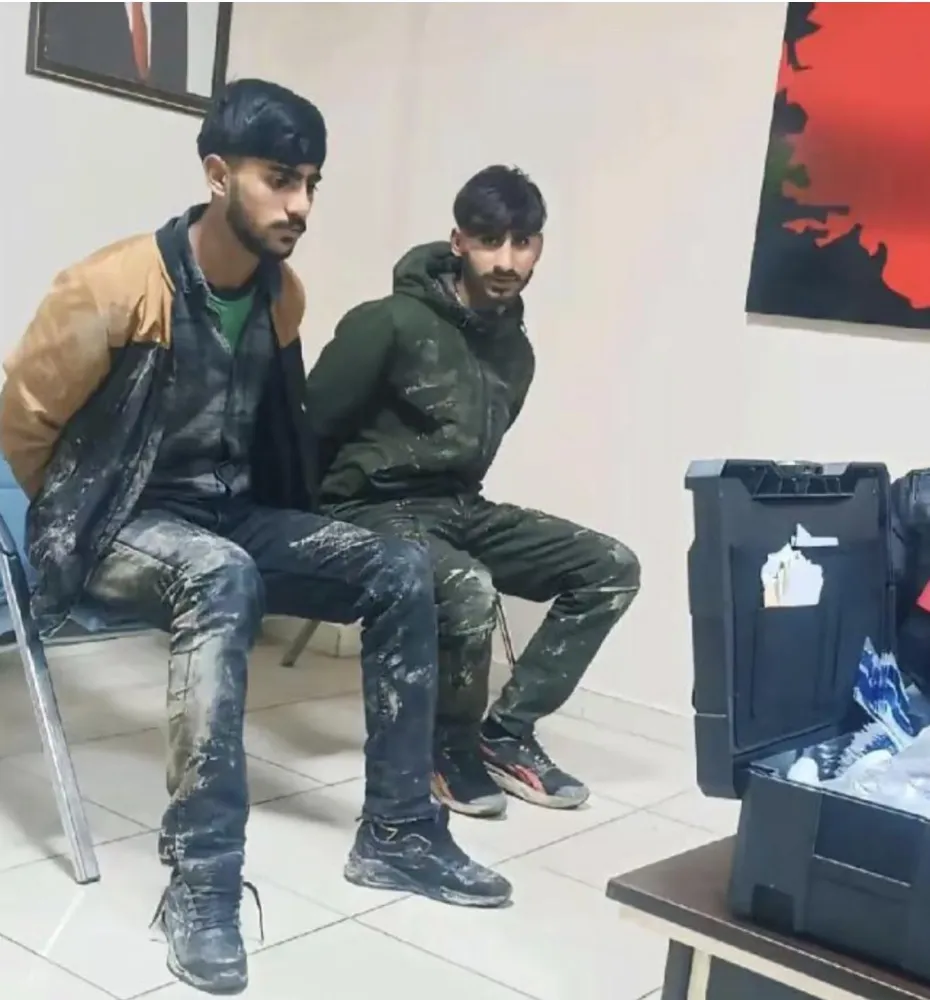 Atamızın öldüğü saatte halay çeken işçiler gözaltına alındı!