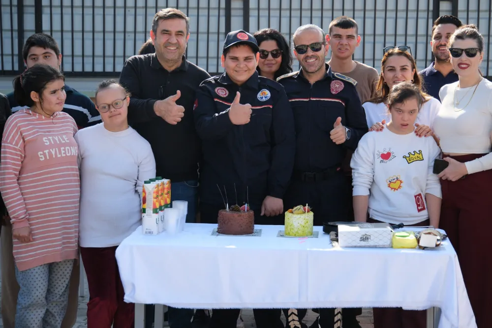 Özel gereksinimli Ahmet bir günlüğüne itfaiye eri oldu