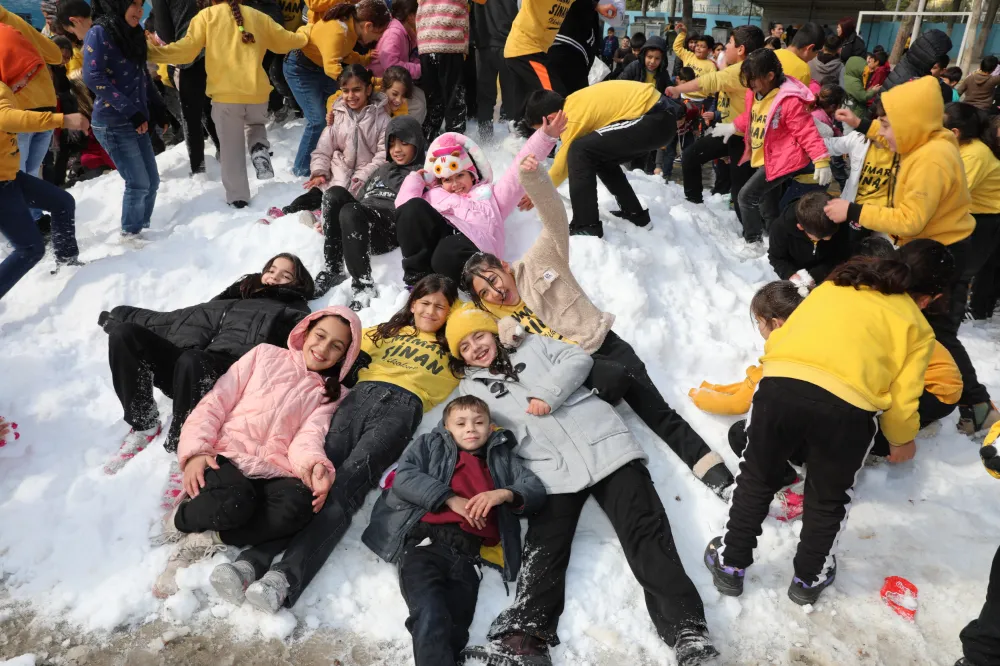 YÜREĞİRLİ ÇOCUKLARA KAR SÜRPRİZİ