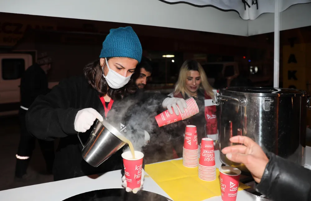Yüreğir Belediyesi 5 Noktada Sıcak Çorba Dağıtımına Başladı