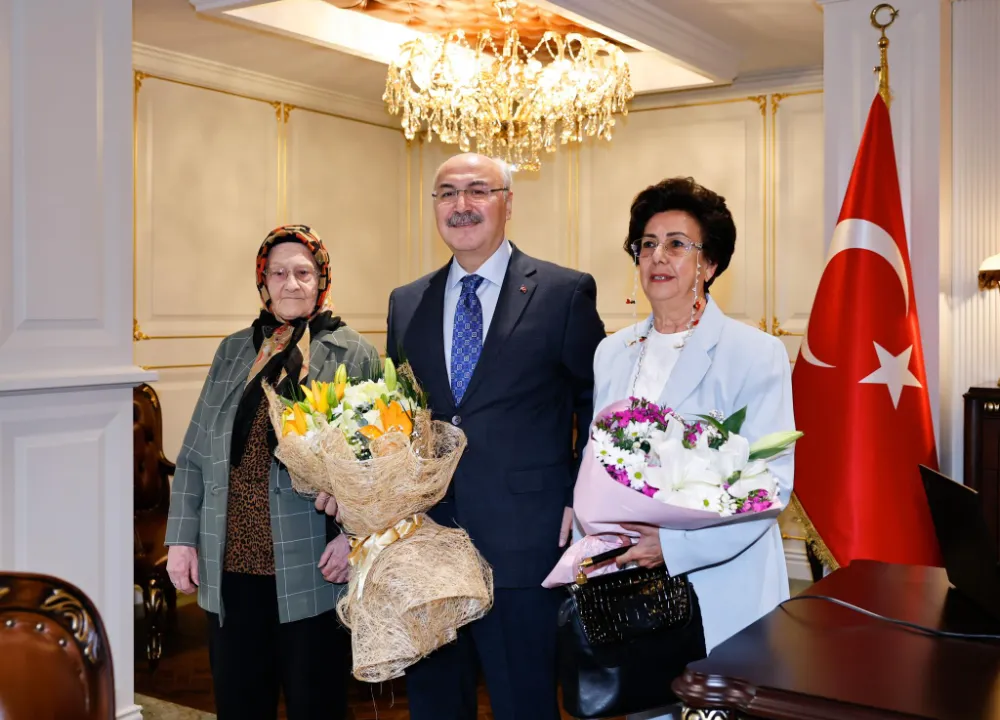 YAŞLILARA SAYGI HAFTASI’NDA VALİ KÖŞGER’E ANLAMLI ZİYARET