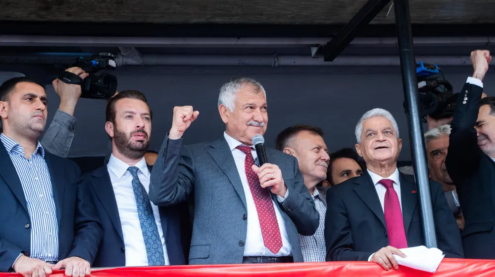 Başkan Zeydan Karalar, “Ekrem Başkanımızın yanındayız.”