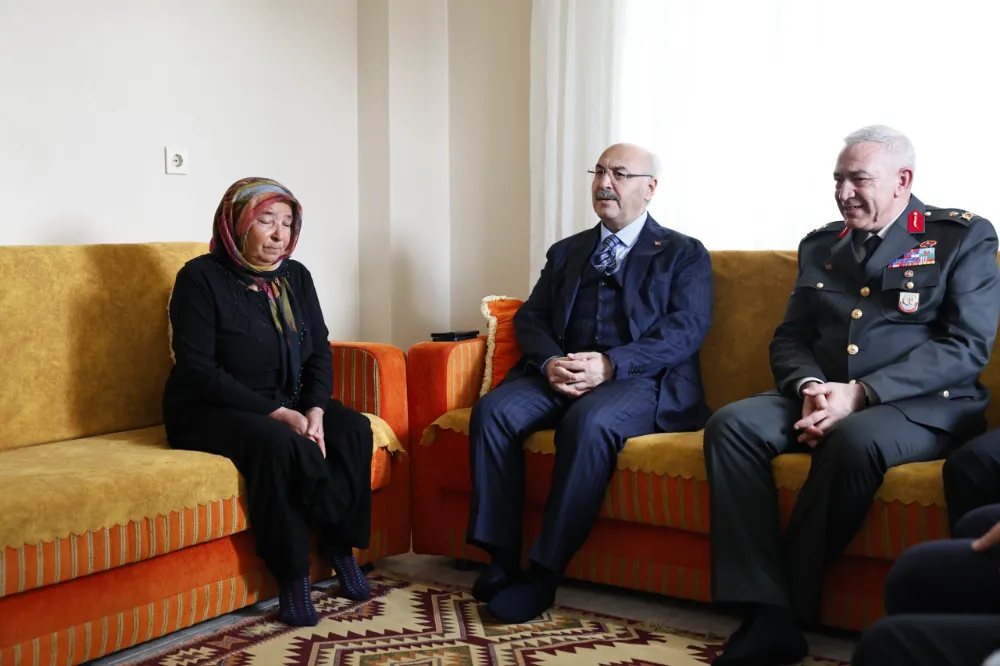 VALİ KÖŞGER RAMAZAN BAYRAMI’NDA ŞEHİT AİLELERİNİ  YALNIZ BIRAKMADI