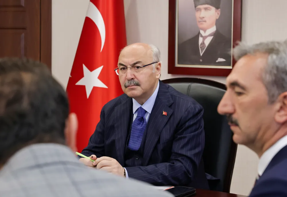 SEYHAN BARAJ GÖLÜ ÇEVRESİ İLE KARATAŞ KIYI ŞERİDİNDEKİ İŞGALLER KONUSUNDA  DEĞERLENDİRME TOPLANTISI YAPILDI