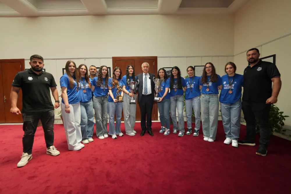  Adana Büyükşehir Belediyesi U18 Kızlar Basketbol Takımı Türkiye 3’üncüsü oldu