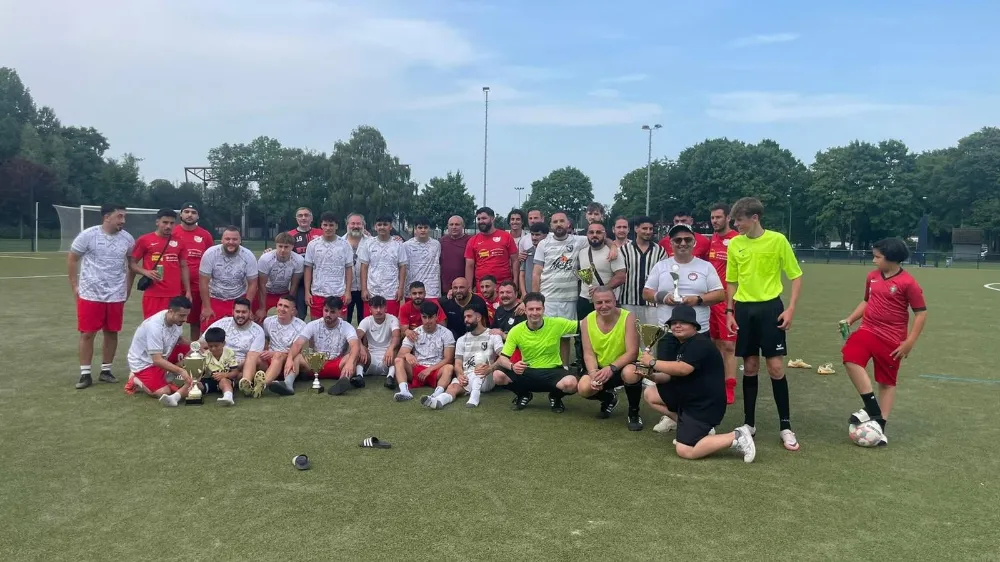 Hamm‘ da Alevi Dernekleri Arası Futbol Turnuvası düzenlendi Hakbir takimi 1. oldu