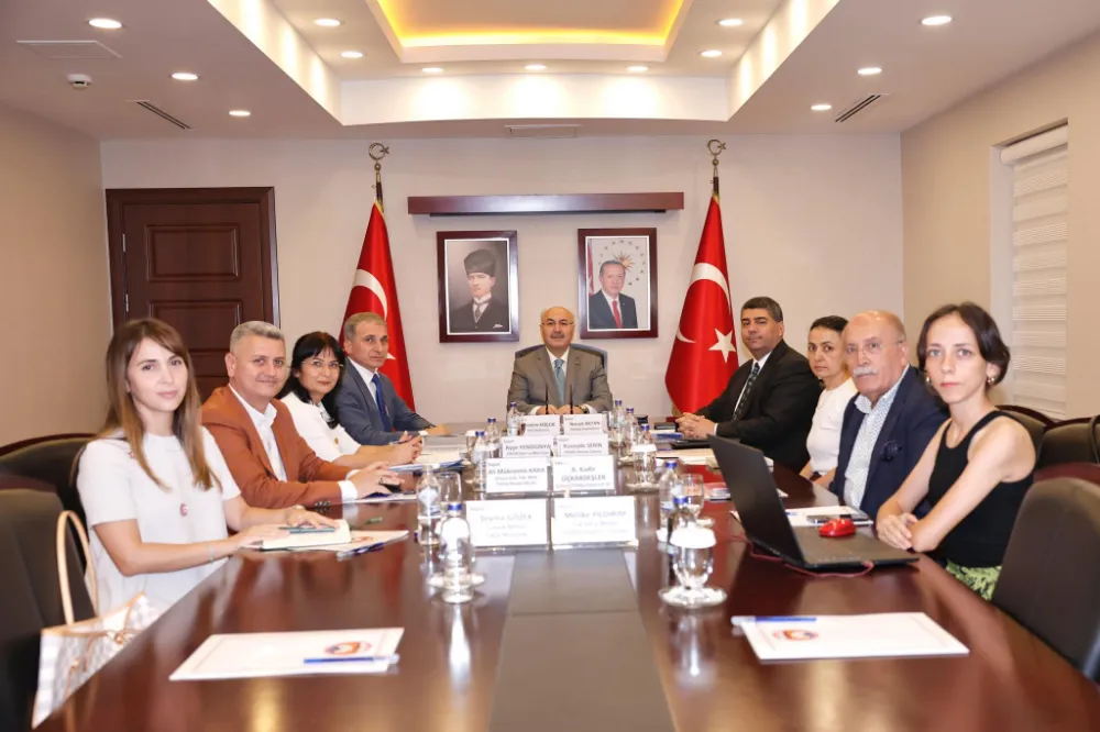 KARATAŞ SAHİL DÜZENLEME PROJESİ VALİ KÖŞGER BAŞKANLIĞINDA  DEĞERLENDİRİLDİ