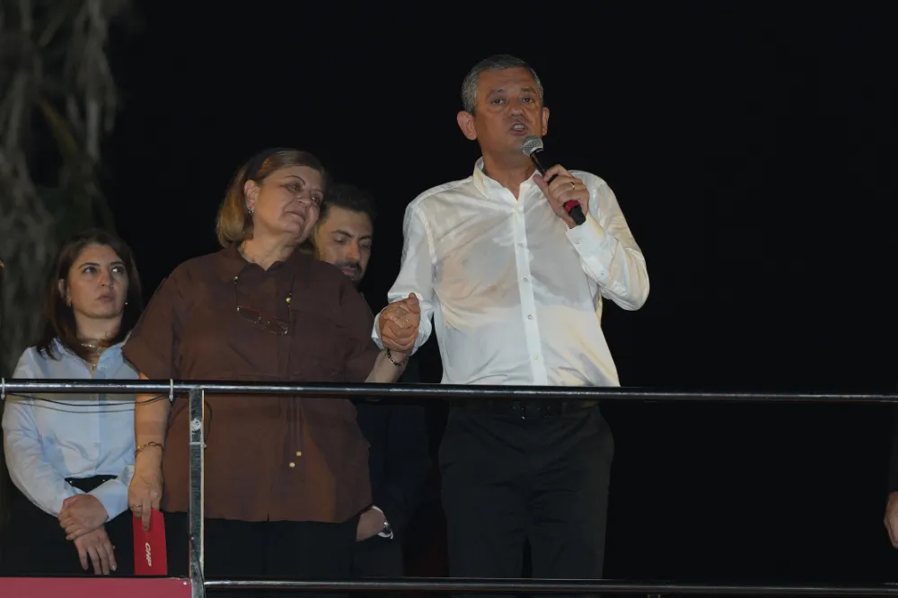 Adana sel oldu, Zeydan Karalar’a sahip çıkmak için Uğur Mumcu Meydanı’na aktı