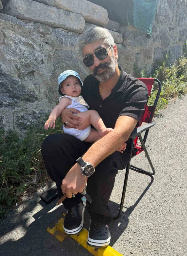 YAPIMCI ADEM SİNCAR KÜÇÜK BEHRAM ATLAS’A KİVRE OLDU!