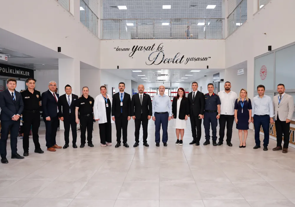 VALİ KÖŞGER, KARŞIYAKA DEVLET HASTANESİ PALYATİF BAKIM SERVİSİNİ ZİYARET ETTİ