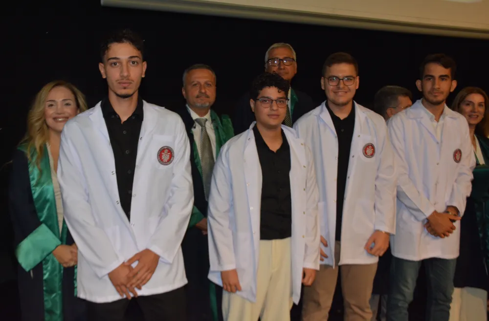 DOKTOR ADAYLARI BEYAZ ÖNLÜKLERİNİ GİYDİ