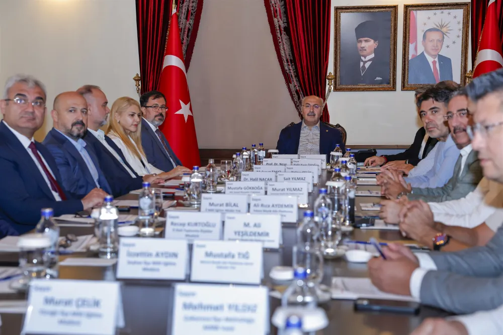 VALİ KÖŞGER BÜYÜK AİLE PLATFORMU ÜYELERİYLE BİR ARAYA GELDİ