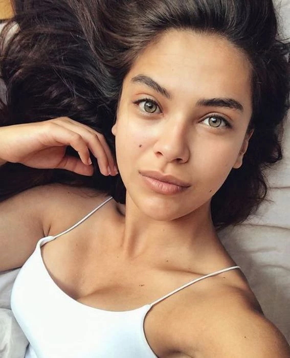 Biran Damla Yılmaz, Paylaştığı Fotoğraflarıyla Büyüledi.